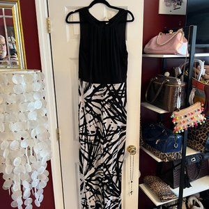 SANGRIA SLEEVE LESS ONE-PIECE PANTS SUIT SIZE 10 BLACK & WHITE